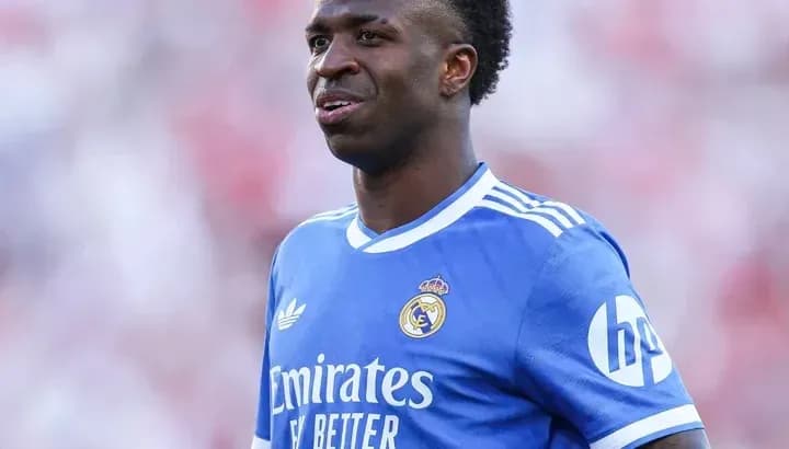 Jugador de Real Madrid en uniforme durante partido