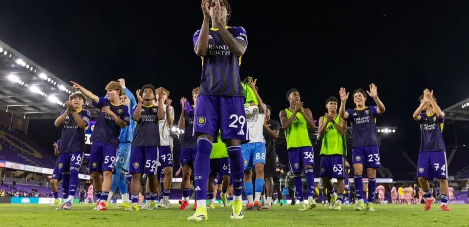 Jugadores de Orlando City II celebrando después del partido