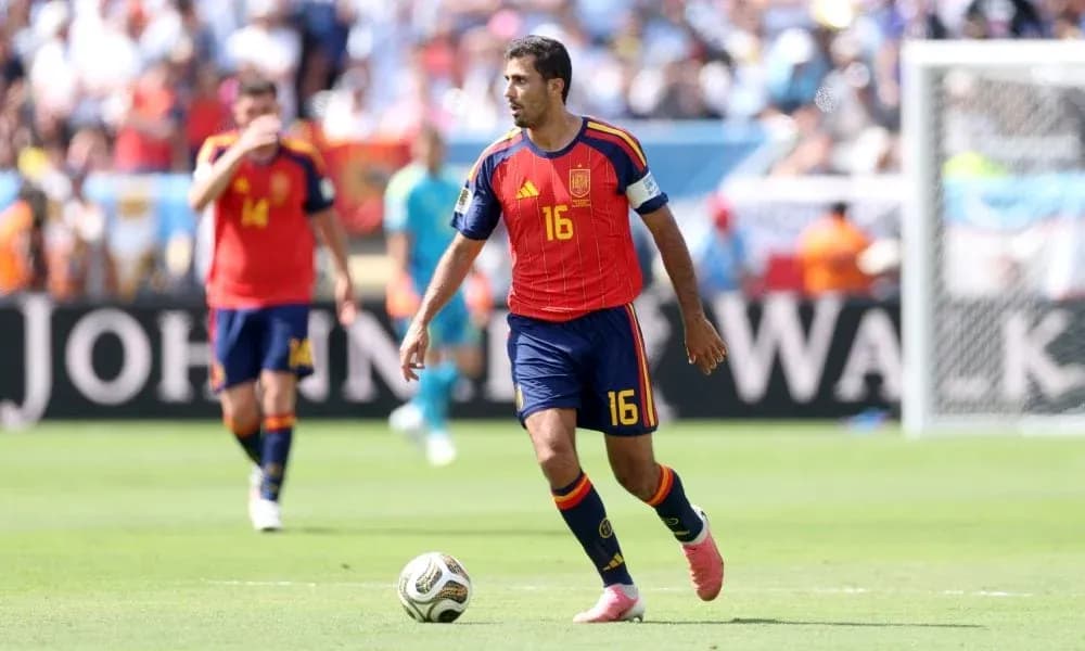 Jugador de España con balón durante un partido