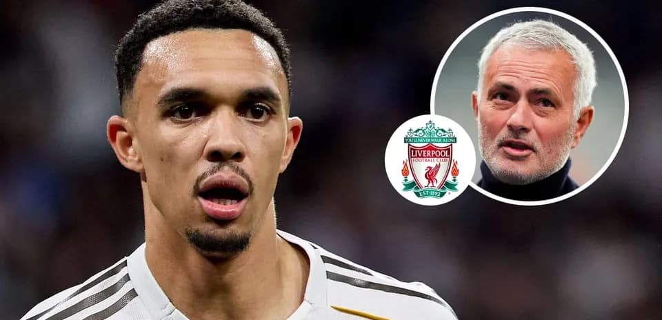 Jugador de Liverpool en acción durante el partido