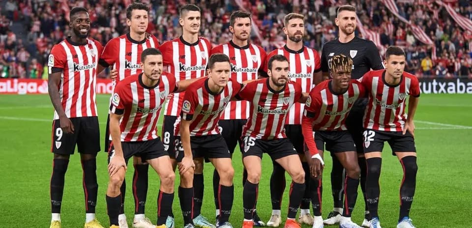 Equipo de Athletic Club en alineación previa