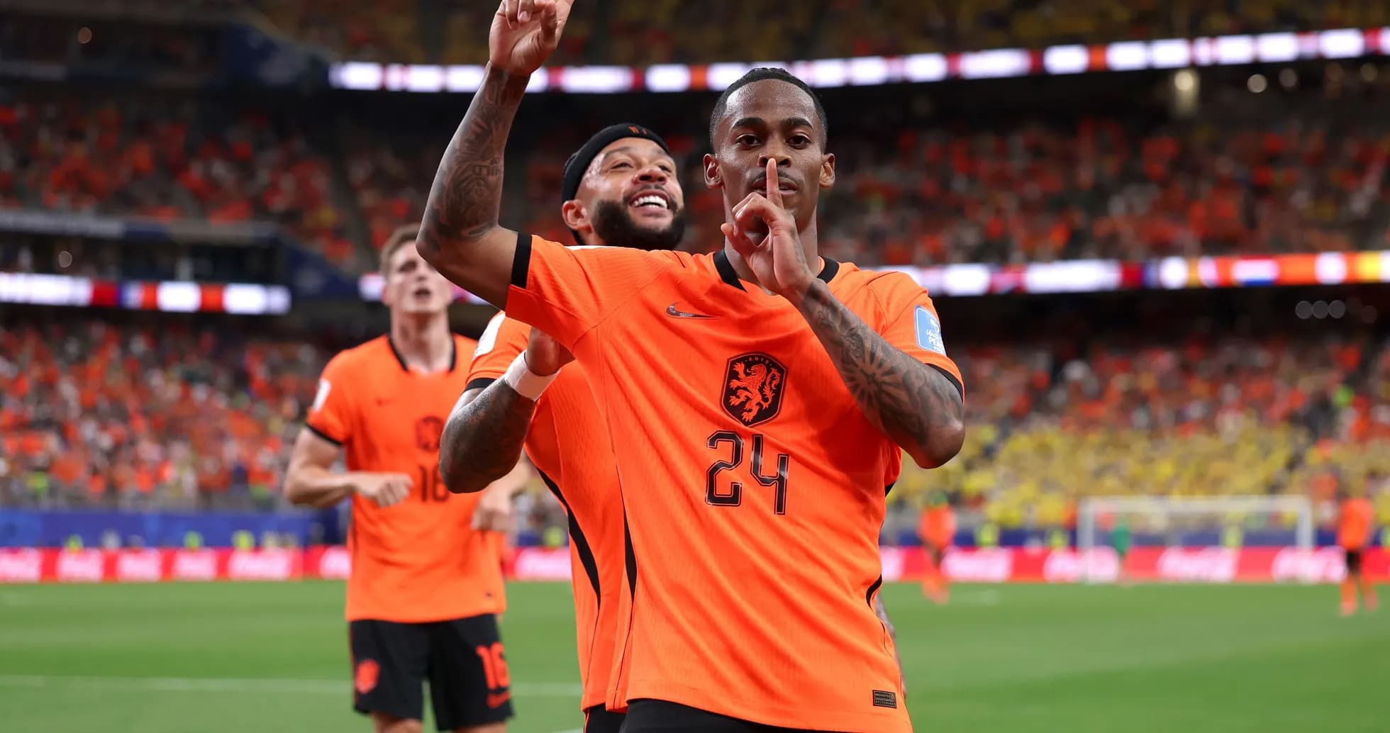 Jugadores de Países Bajos celebrando un gol en partido