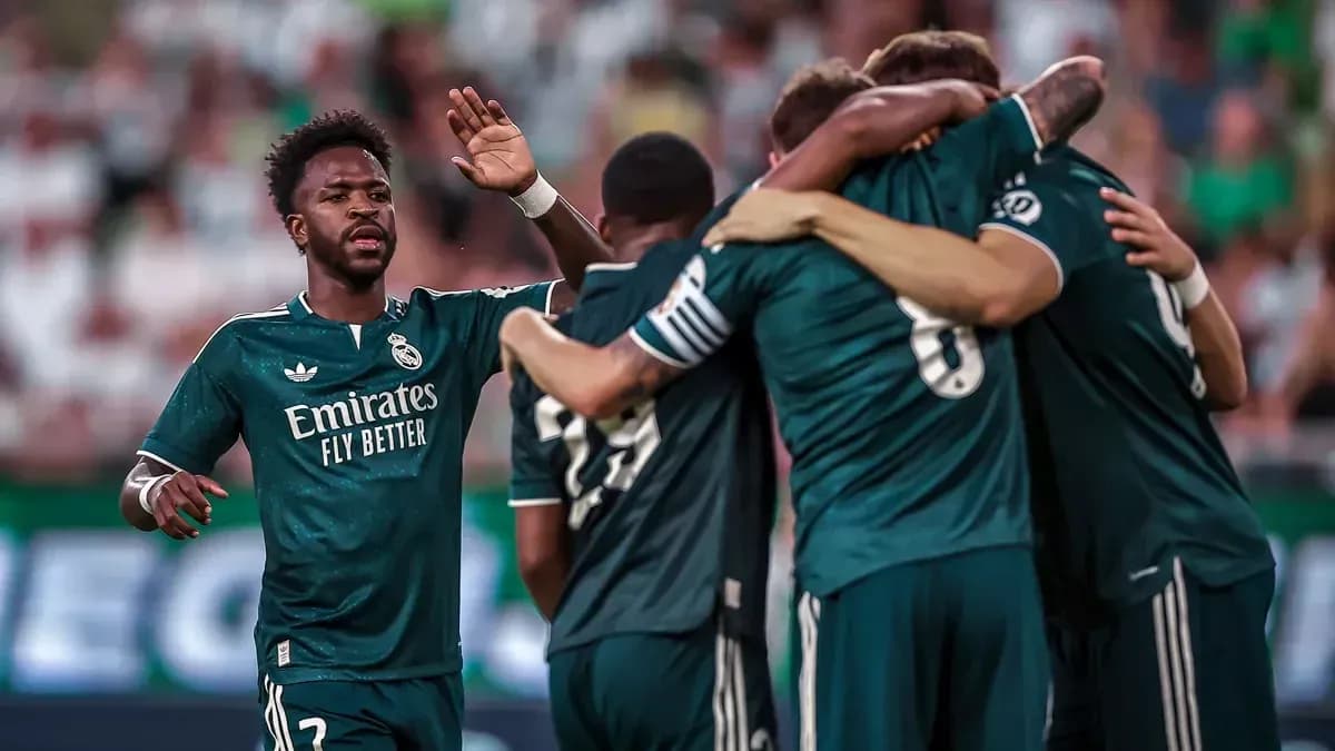 Celebración de gol de jugadores del Real Madrid