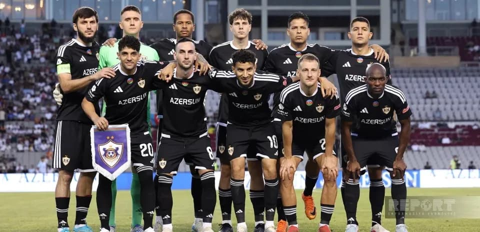 Equipo de Qarabağ en alineación previa al partido