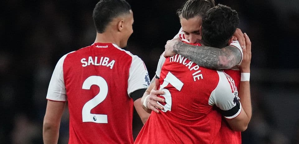 Jugadores de Arsenal celebrando un gol