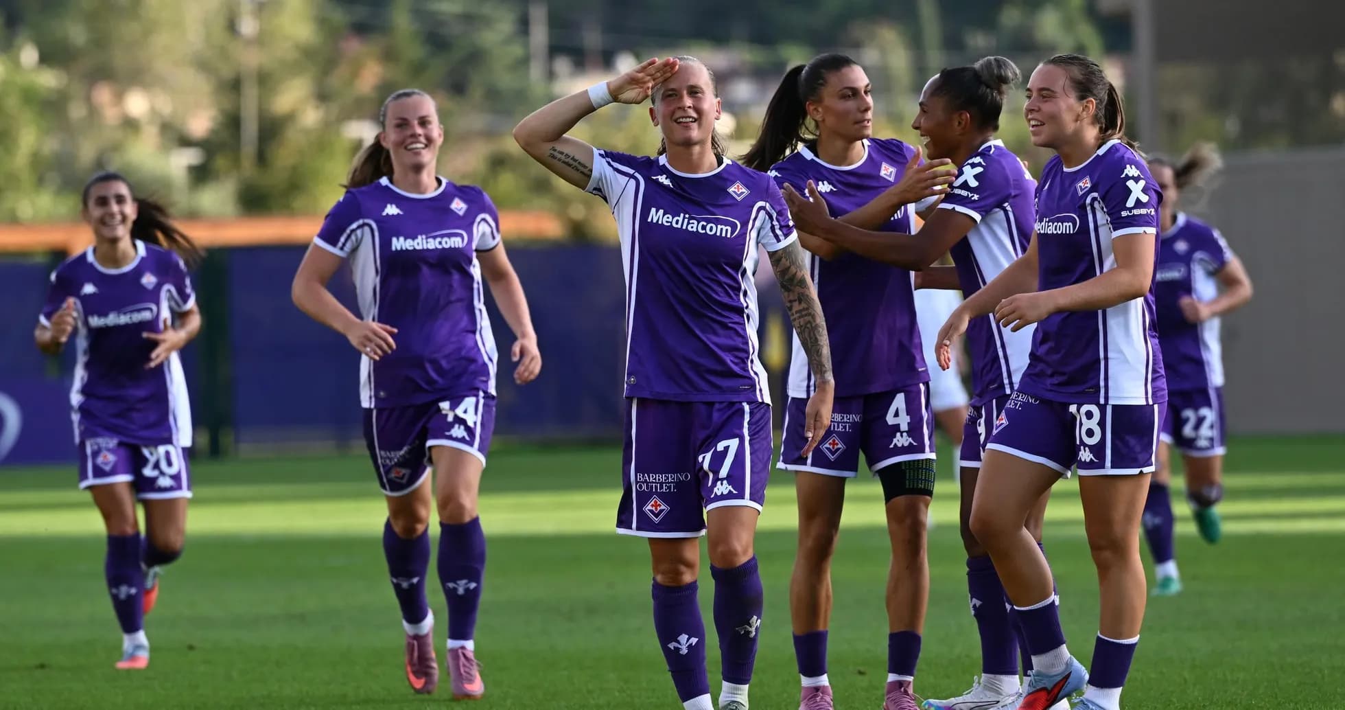 Jugadoras de Fiorentina celebrando un gol