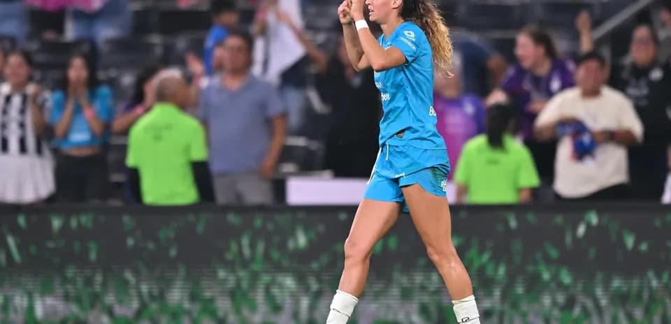 Jugadora celebrando un gol en el partido