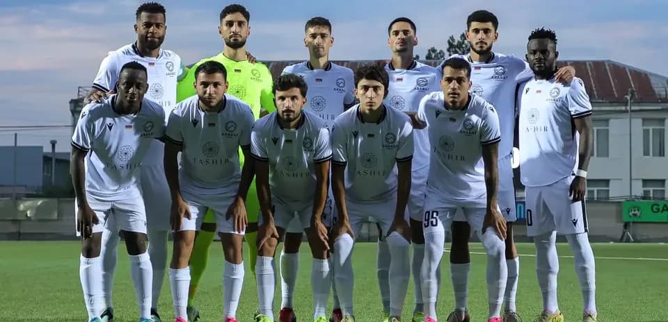 Equipo de Ararat-Armenia en el campo