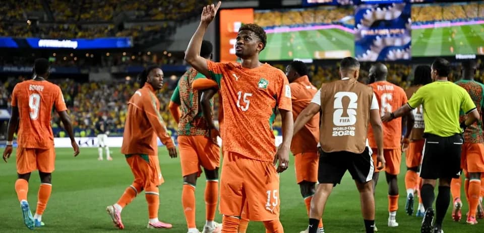 Jugador de Costa de Marfil celebrando durante el partido