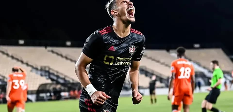 Jugador de Atlanta United II celebrando un gol