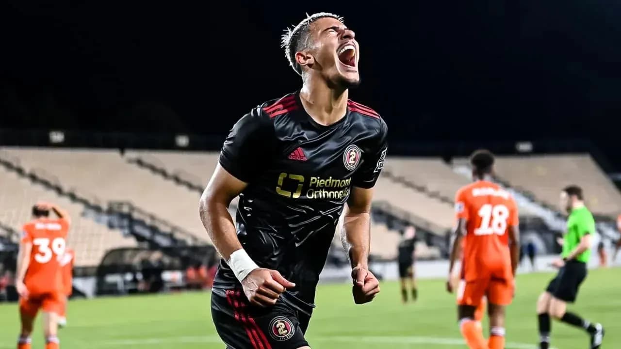 Jugador de Atlanta United II celebrando un gol Jugador de Atlanta United II celebrando un gol