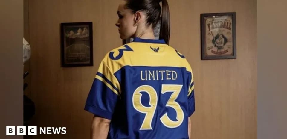 Persona con camiseta de United, número 93
