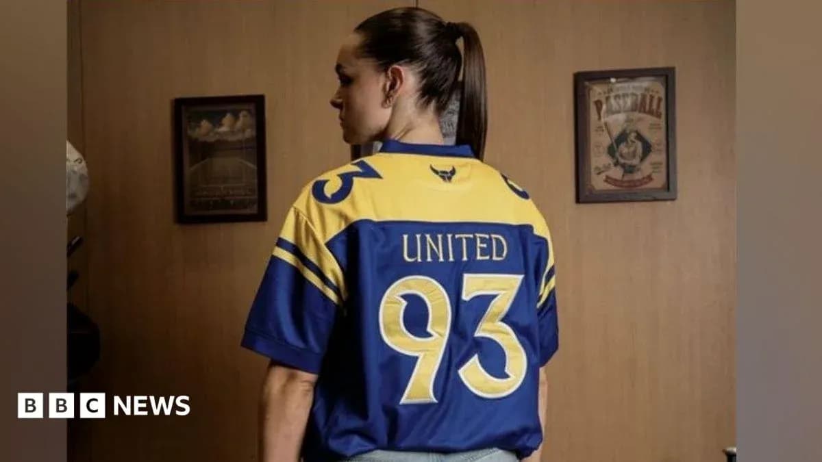 Persona con camiseta de United, número 93