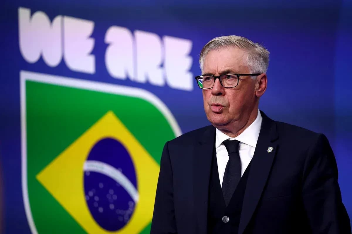 Entrenador hablando frente a bandera de Brasil