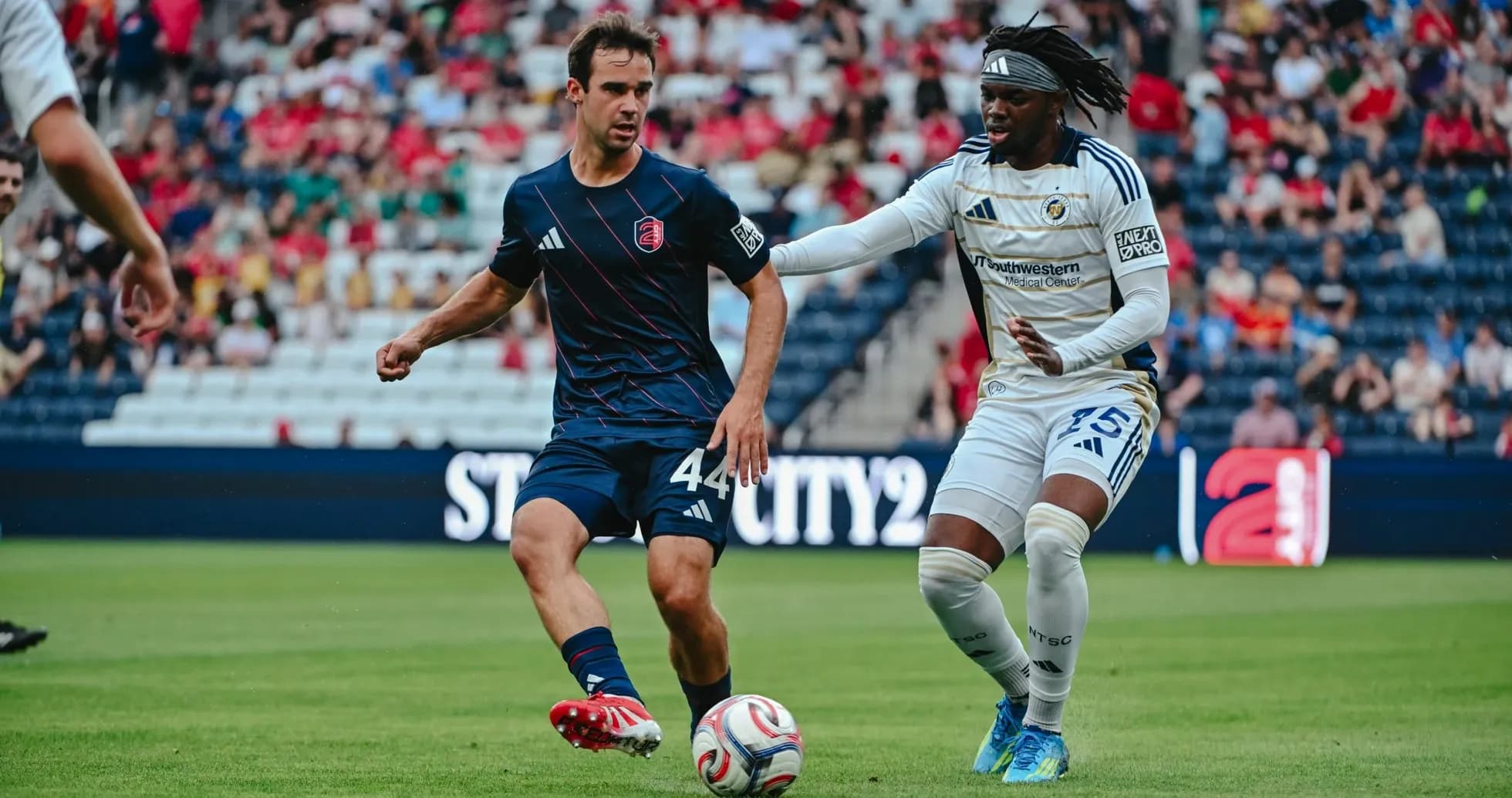 Jugador de St. Louis City II en acción