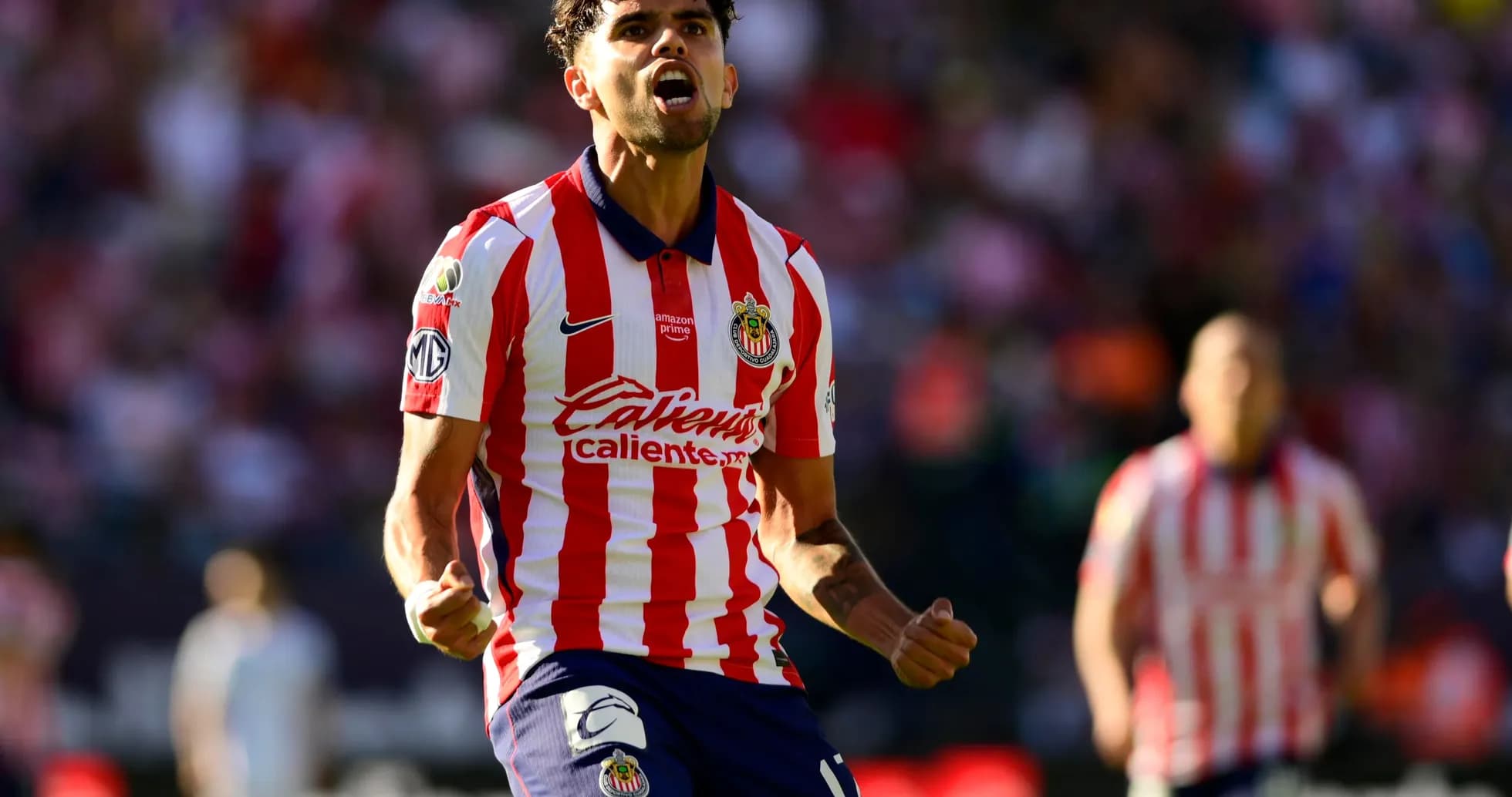 Jugador de Chivas celebrando un gol