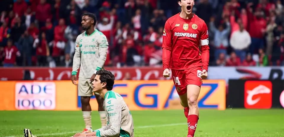 Jugador de Toluca celebrando un gol
