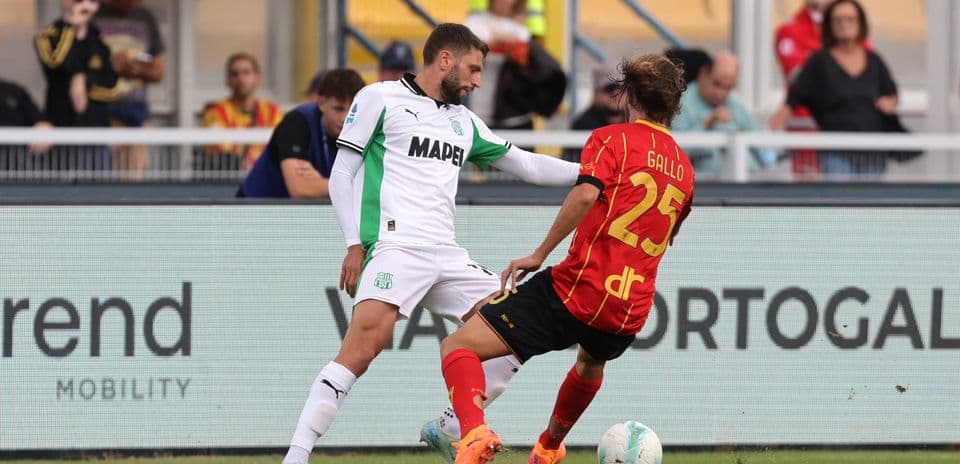 Sassuolo contra Lecce en partido de fútbol