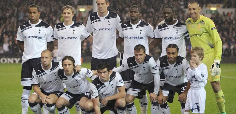 Equipo de Tottenham posando antes de un partido