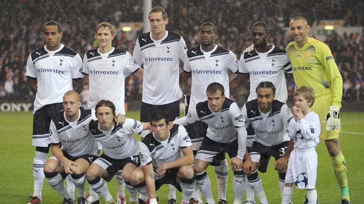 Equipo de Tottenham posando antes de un partido