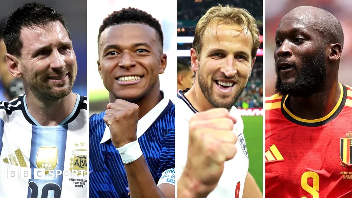 Cuatro futbolistas celebrando en diferentes momentos