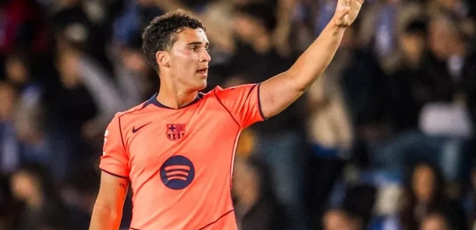 Jugador de Barcelona saludando durante un partido