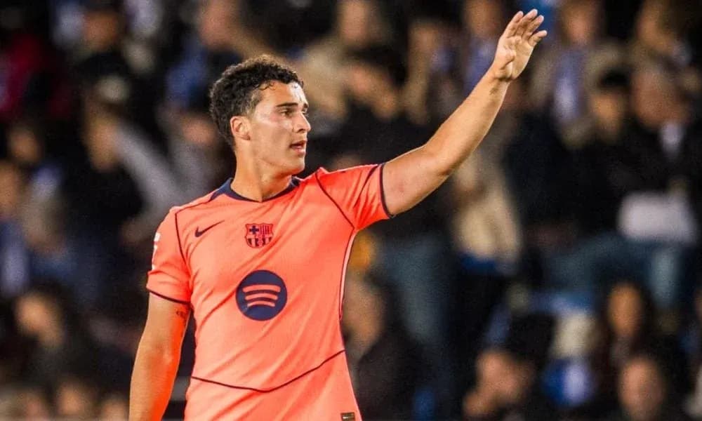 Jugador de Barcelona saludando durante un partido