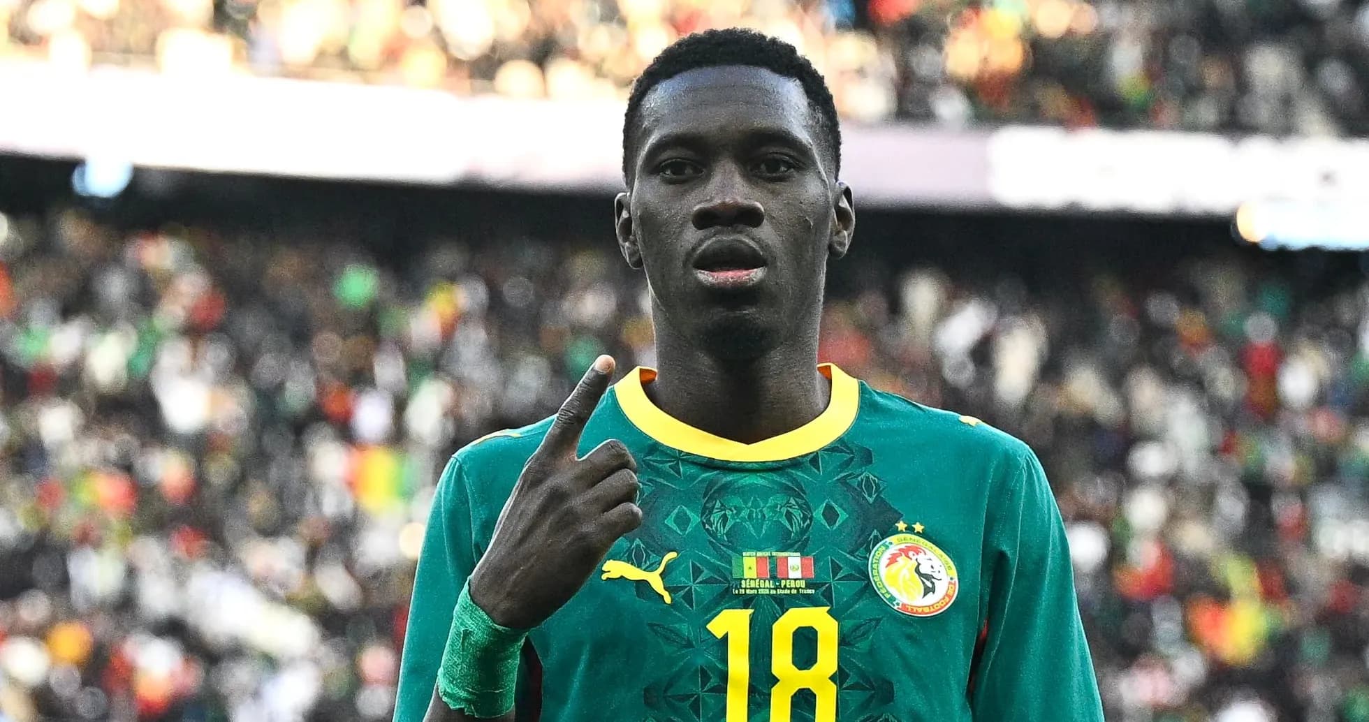 Jugador de Senegal celebrando en el estadio
