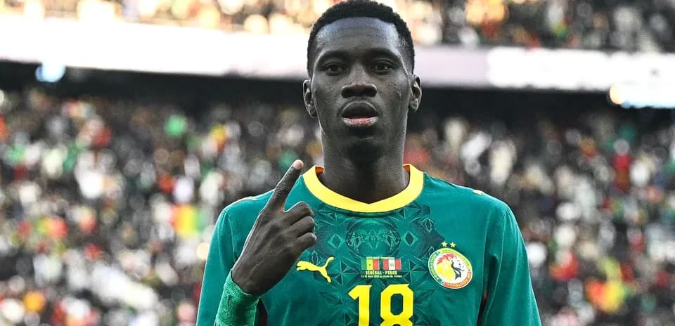 Jugador de Senegal celebrando en el estadio