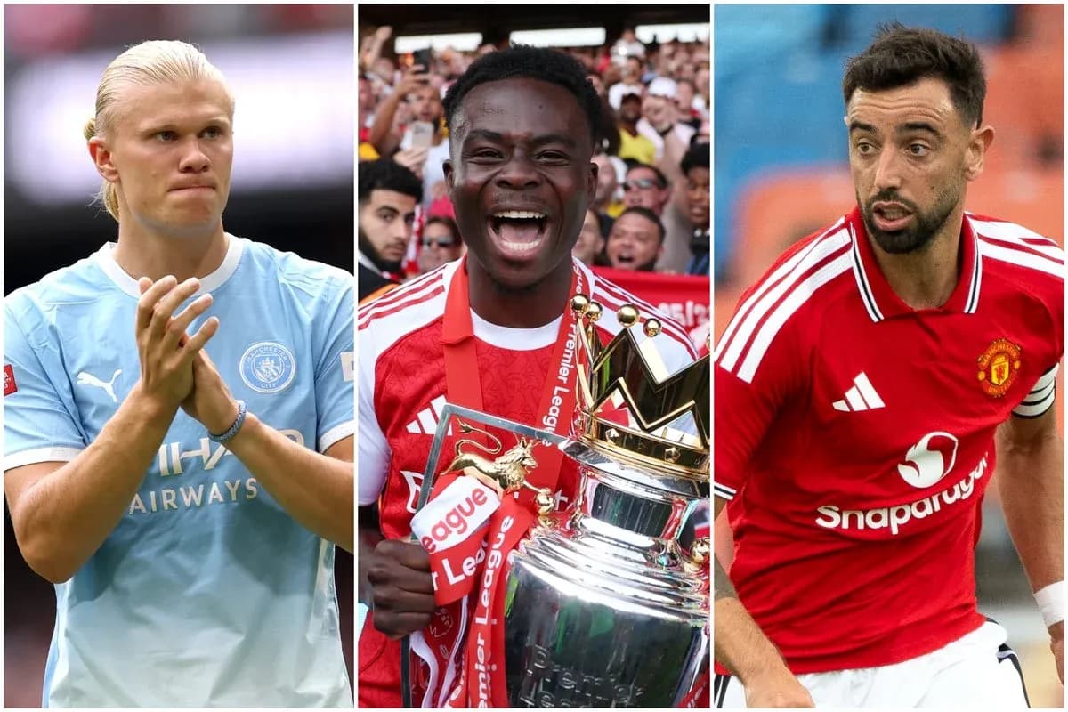 Tres futbolistas posando, uno con trofeo de Premier League
