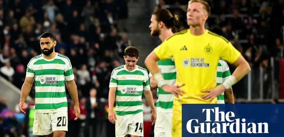 Jugadores de Celtic FC caminando tras la derrota