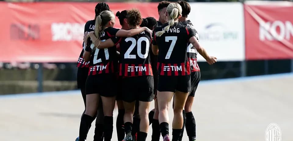 Jugadoras del AC Milan celebrando un gol