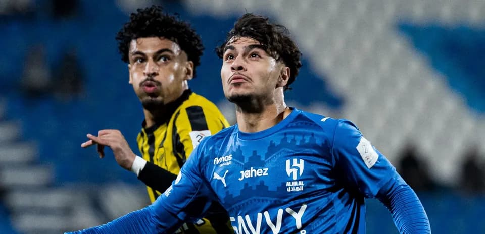 Jugadores de Al Hilal y Ittihad durante un partido