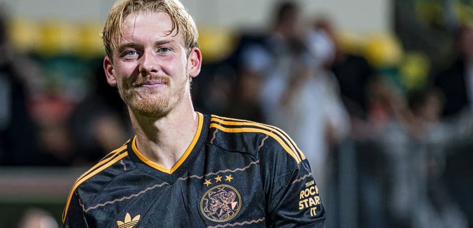 Jugador de Ajax sonriendo después del partido