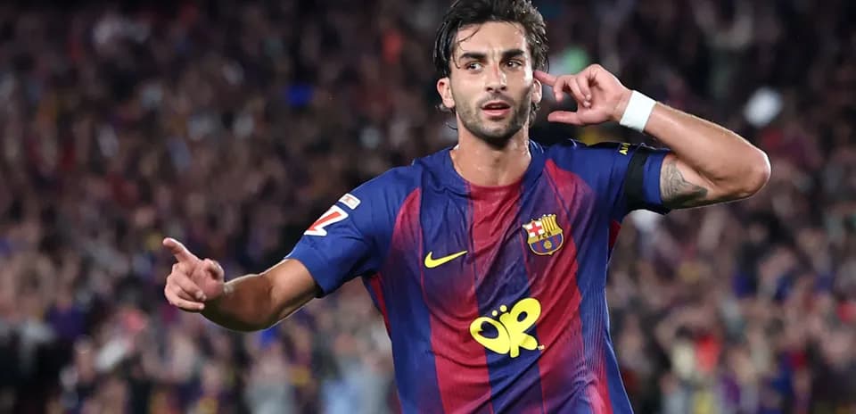 Jugador del Barcelona celebrando un gol ante la afición
