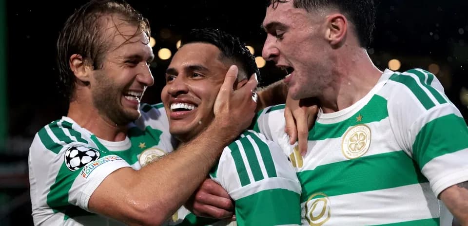 Jugadores de Celtic celebrando un gol