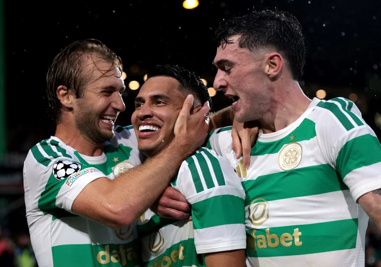 Jugadores de Celtic celebrando un gol