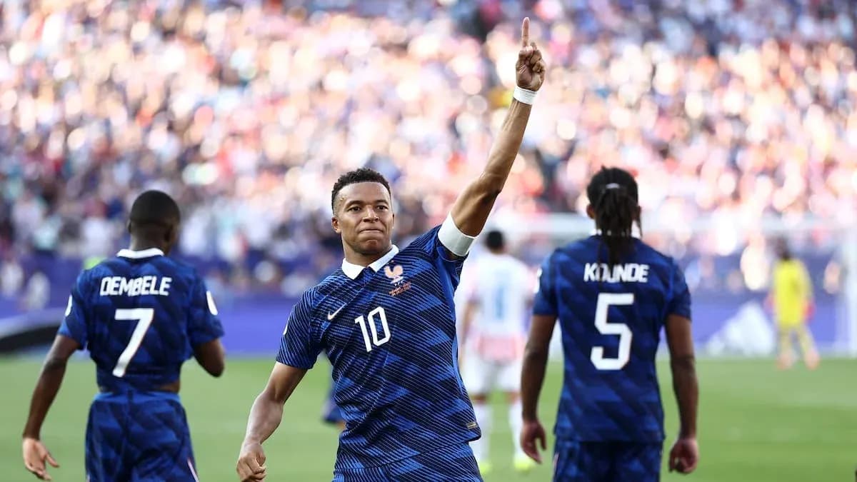 Kylian Mbappé celebra un gol durante el partido