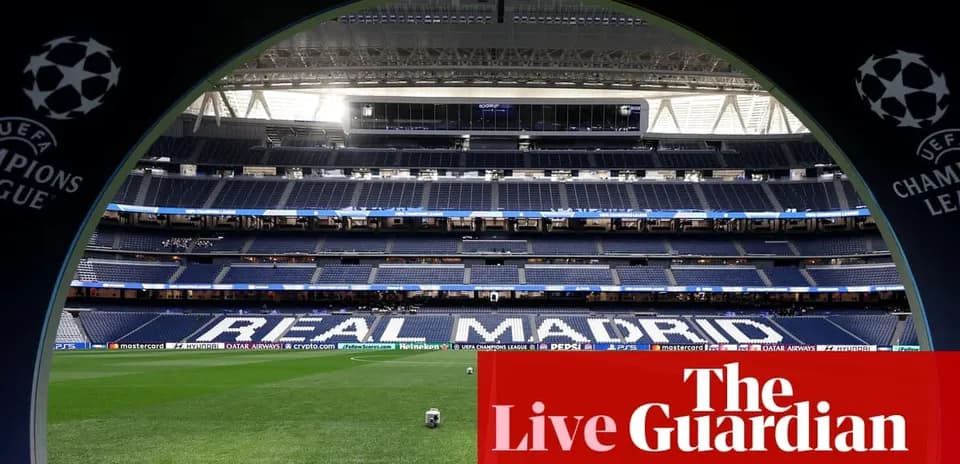 Vista del estadio con 'REAL MADRID' en el césped