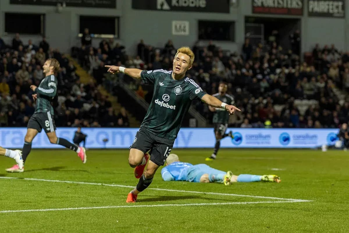 Jugador celebrando un gol en el partido