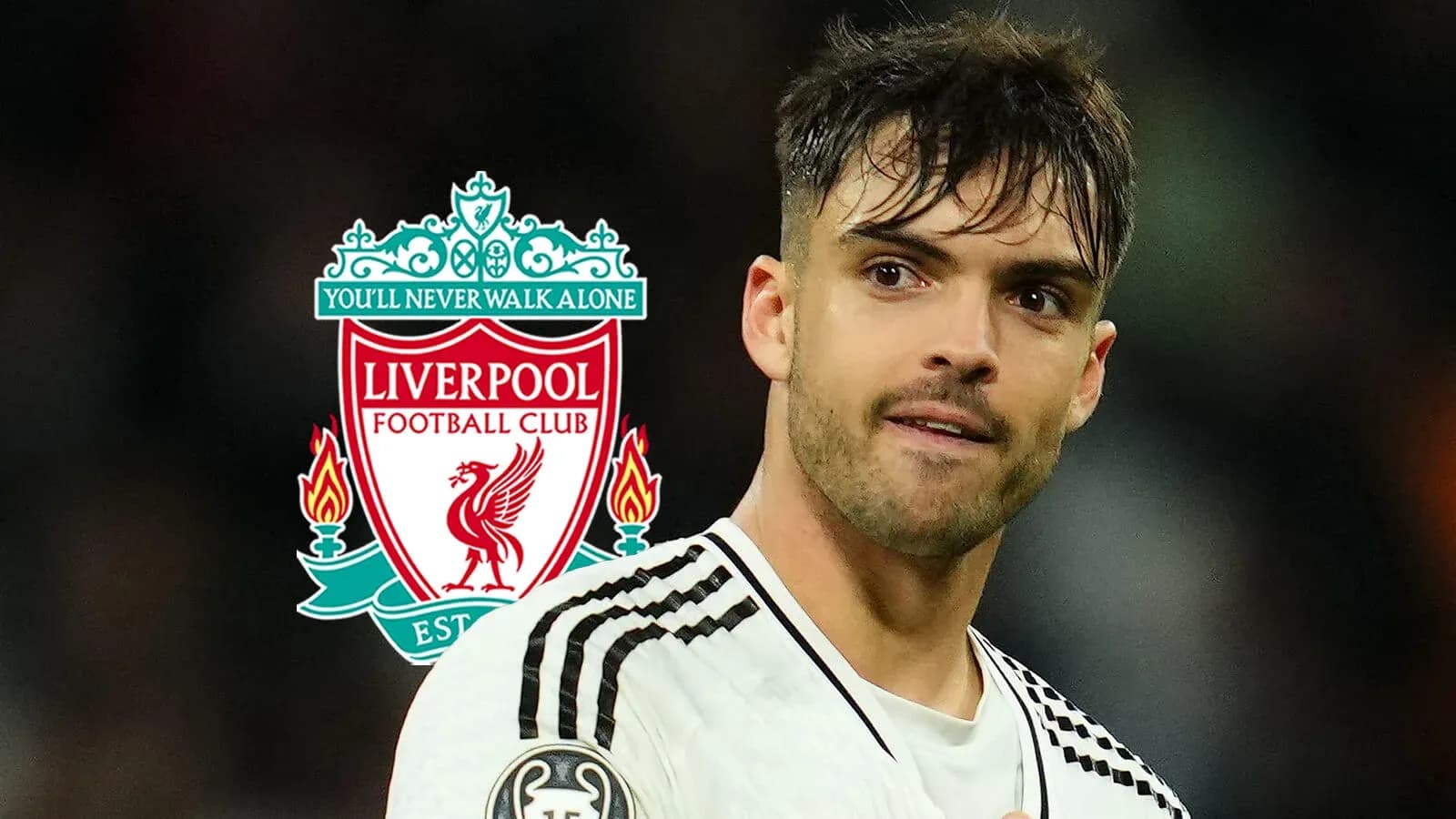 Jugador con camiseta blanca y escudo de Liverpool