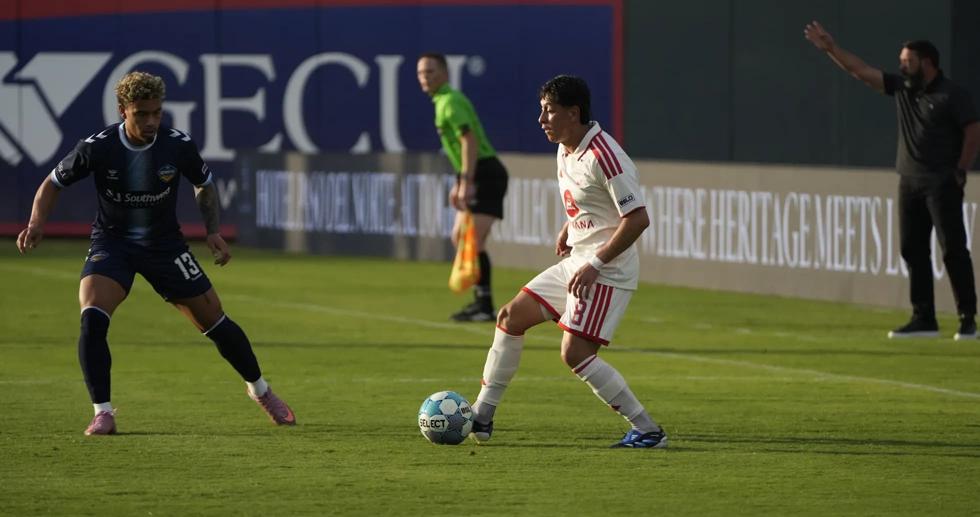 El Paso Locomotive contra Phoenix Rising en acción