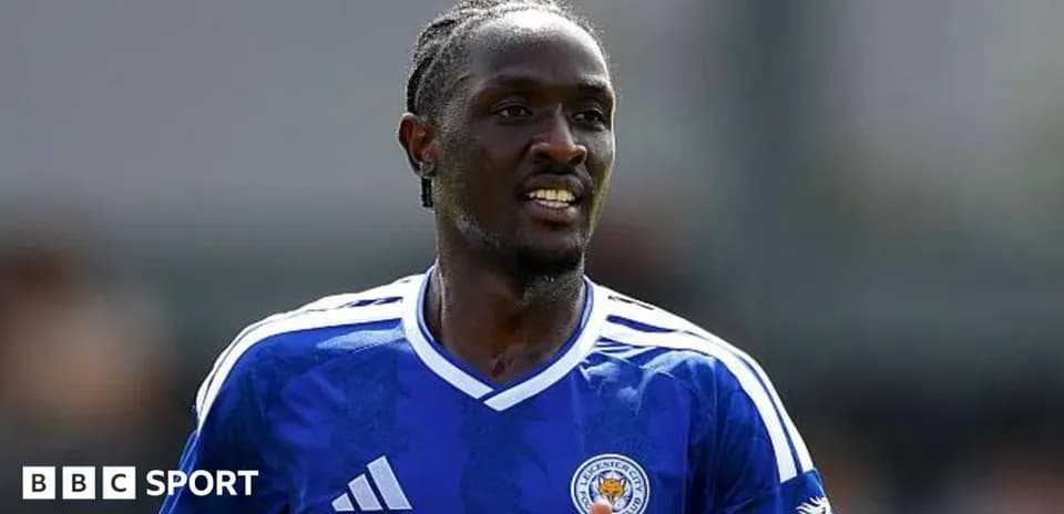 Jugador de Leicester City corriendo durante un entrenamiento