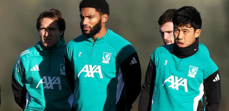 Jugadores de entrenamiento en ropa del club