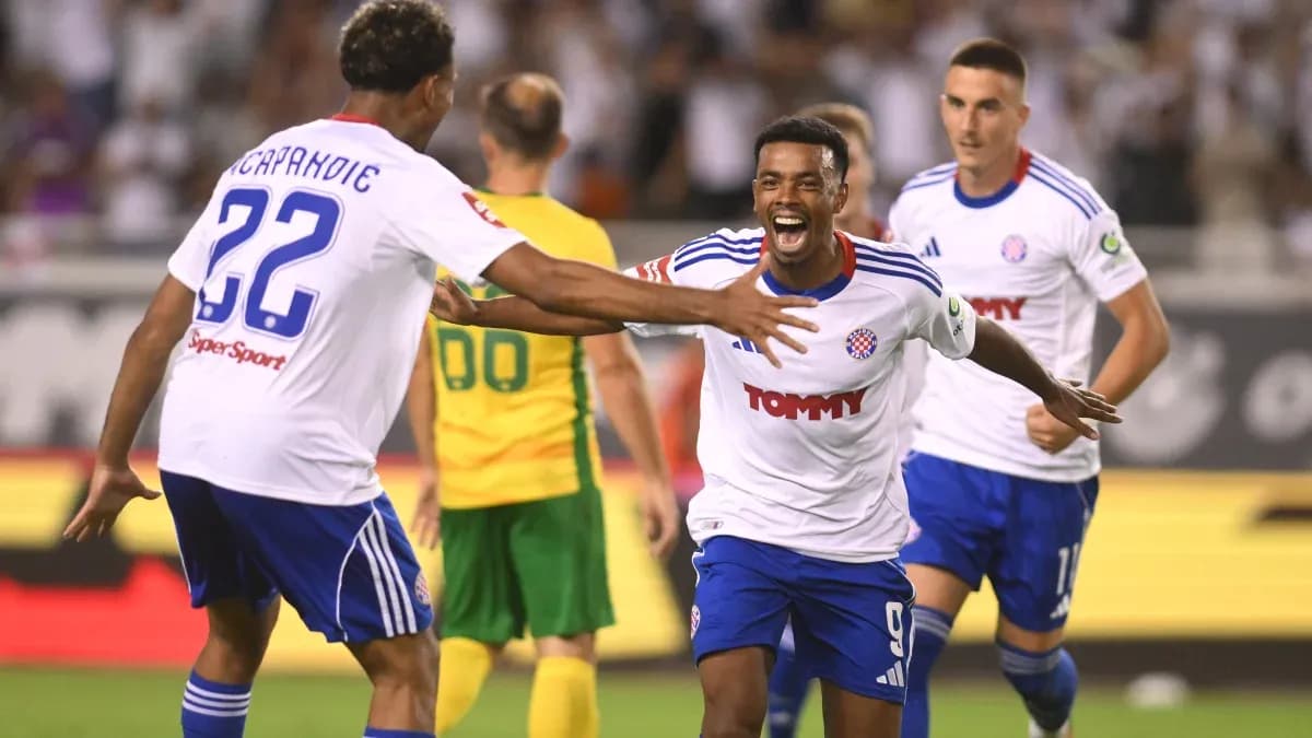 Jugadores del HNK Hajduk Split celebrando un gol