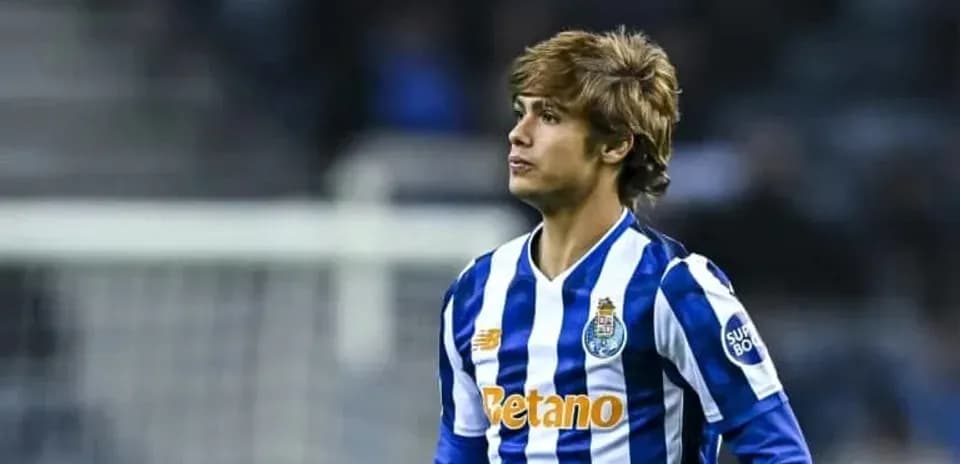 Jugador del FC Porto en el campo de juego