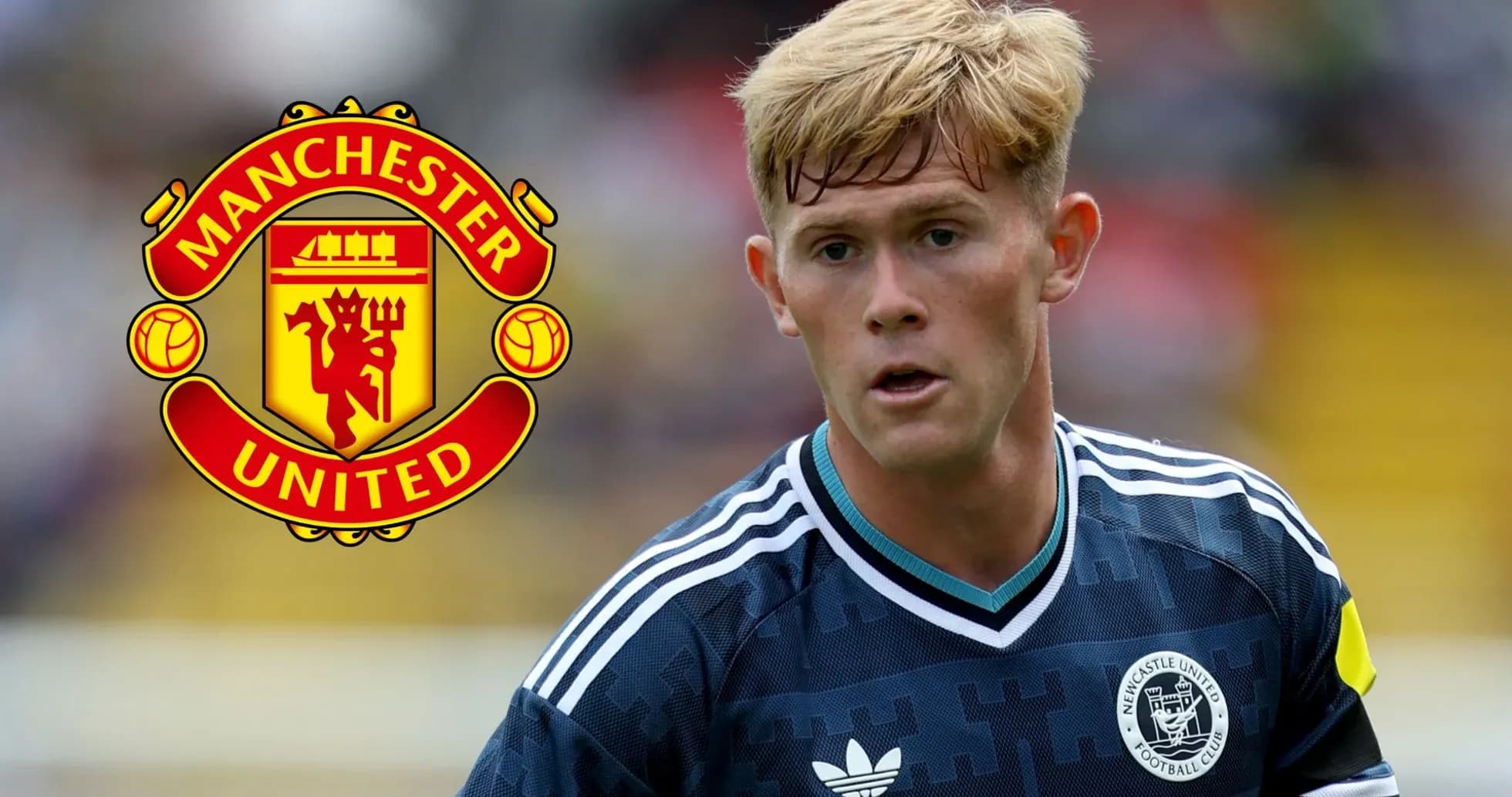 Jugador de fútbol en acción con logo de Manchester United