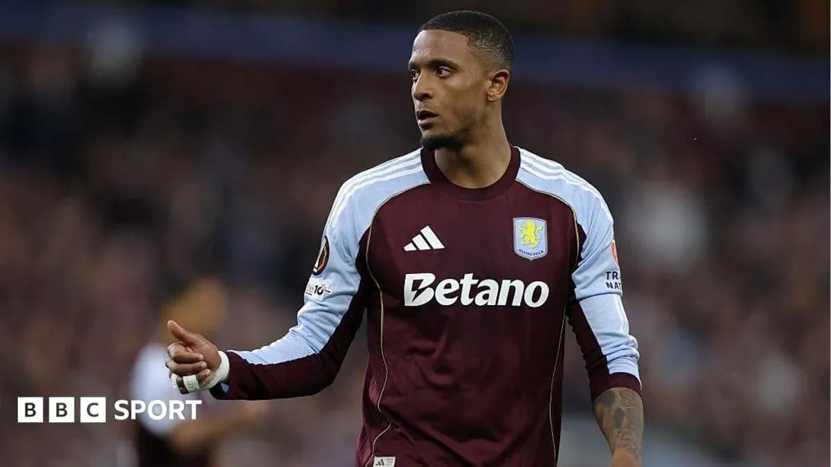 Jugador de Aston Villa en acción durante el partido
