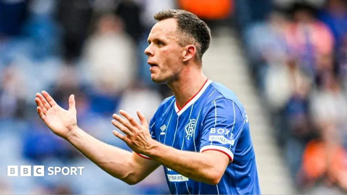Jugador de Rangers gesticulando durante el partido