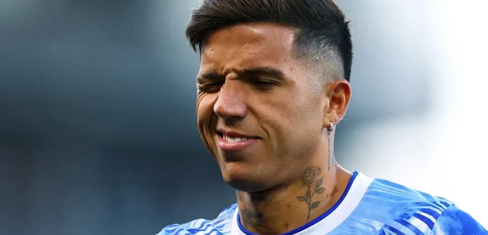 Jugador con camiseta azul durante entrenamiento